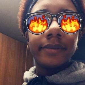 Meet your Posher, Dominique